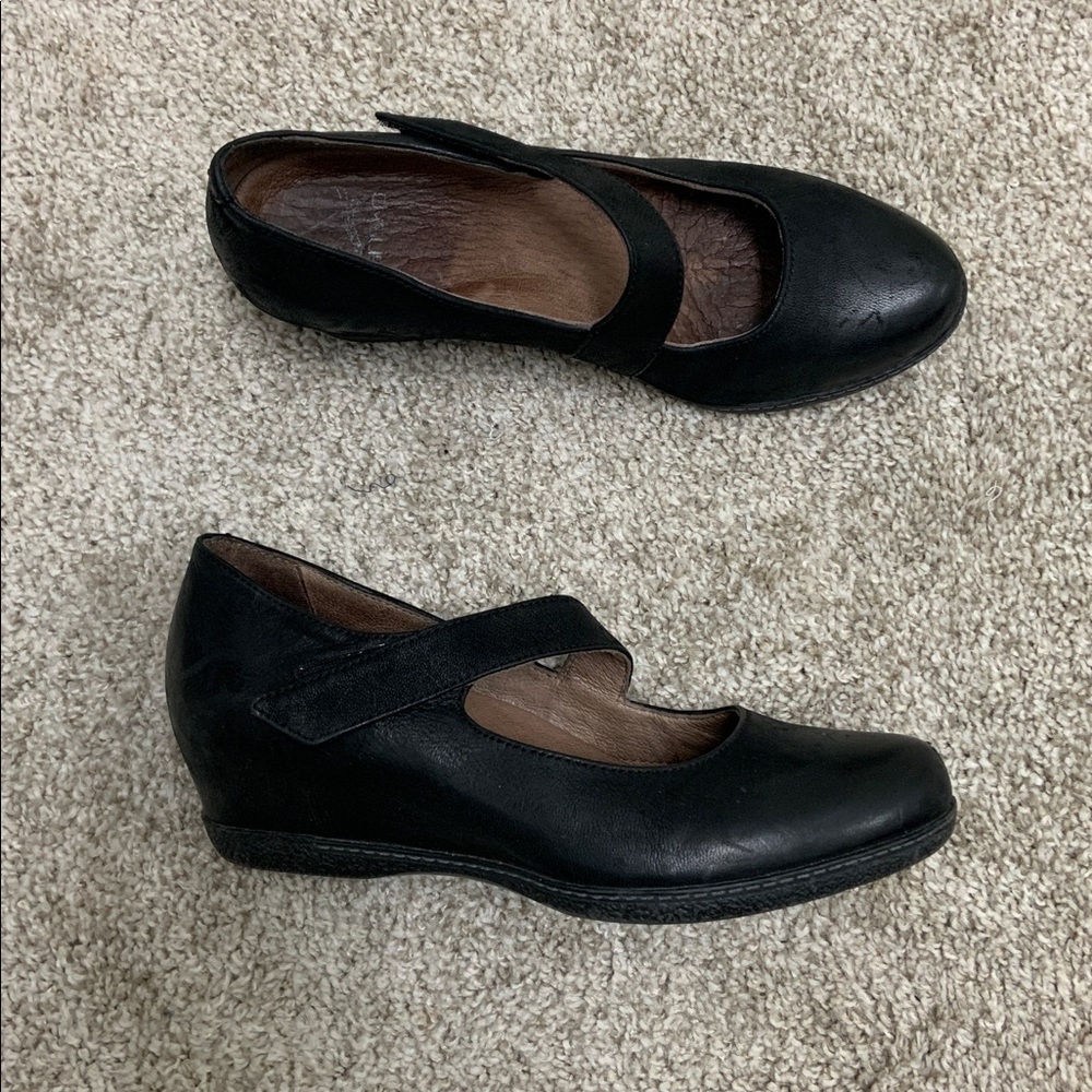 Dansko Lanie Black Burnished Nubick Leather Mary Jane Wedge Heels 38